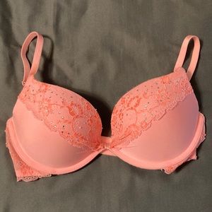 Beautiful Victoria’s Secret padded demi bra 32D WORN ONCE